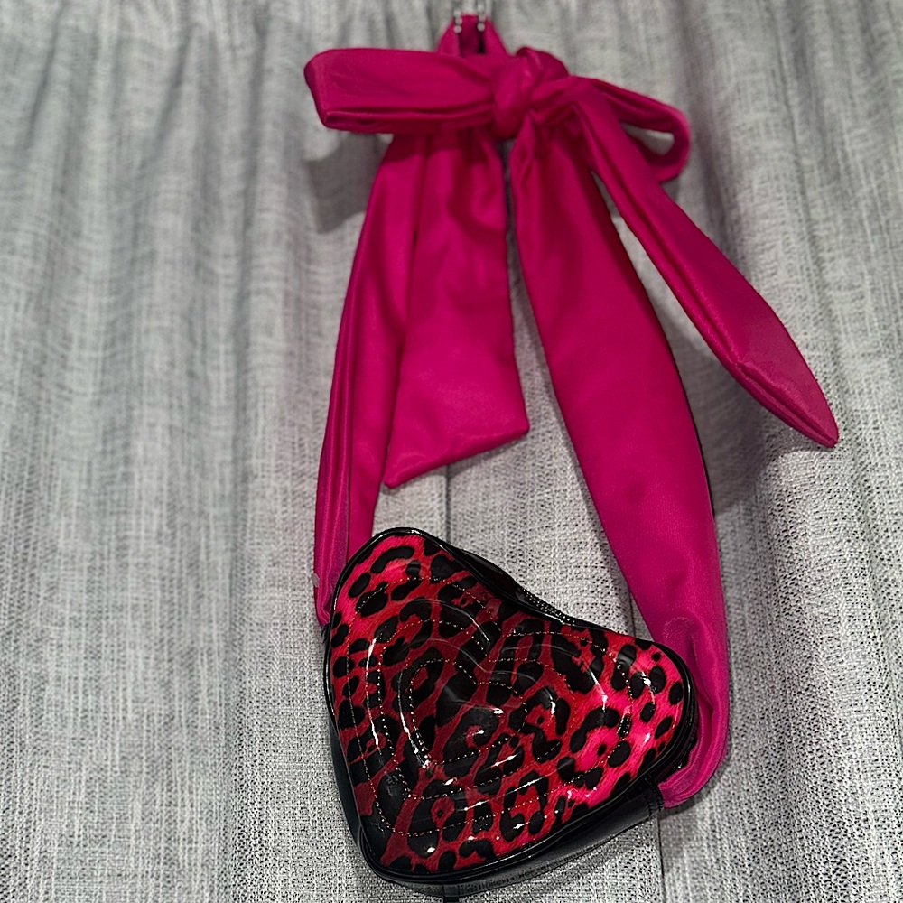 Betsey Johnson Kitsch Patent Heart Crossbody, Pink NWT.